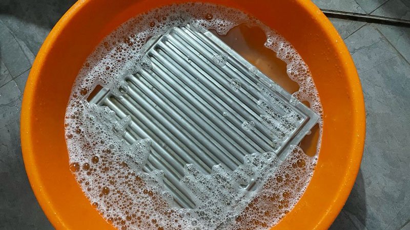 baffle filter immersed in dishwashing liquid