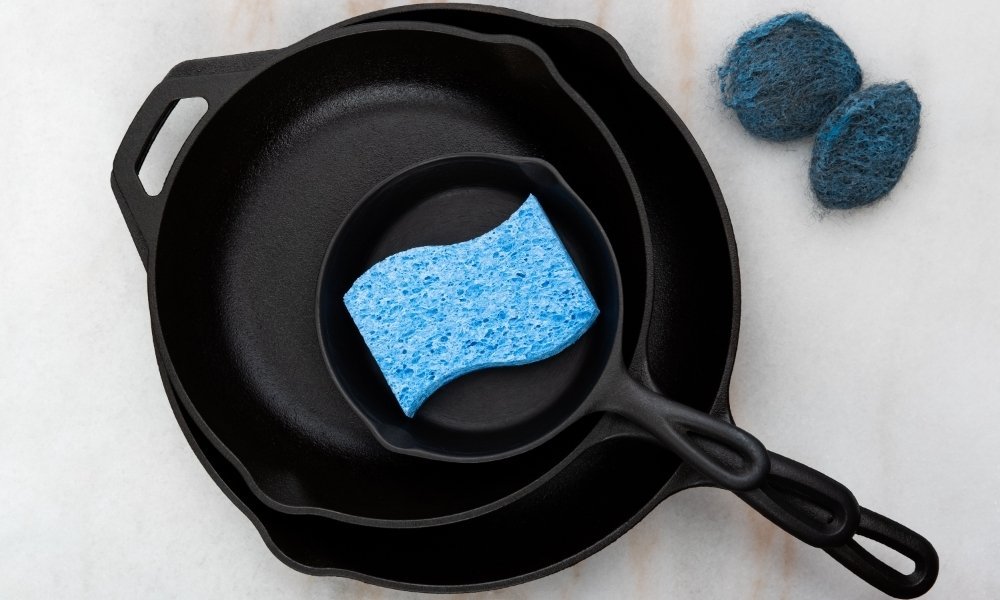 how to clean cast iron cookware
