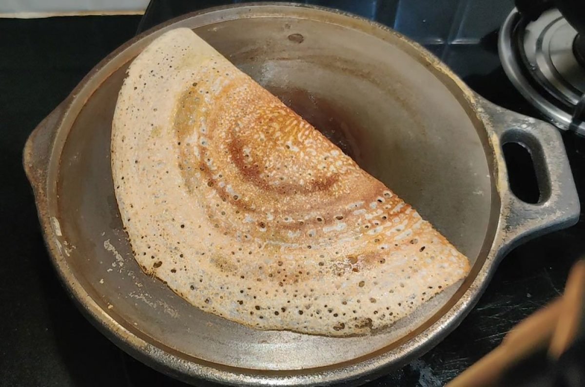 https://www.everythingbetter.in/wp-content/uploads/2021/12/dosa-on-indus-valley-tawa-1200x795.jpg