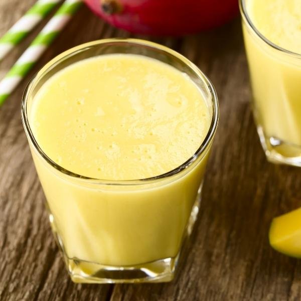 mango smoothie for summers