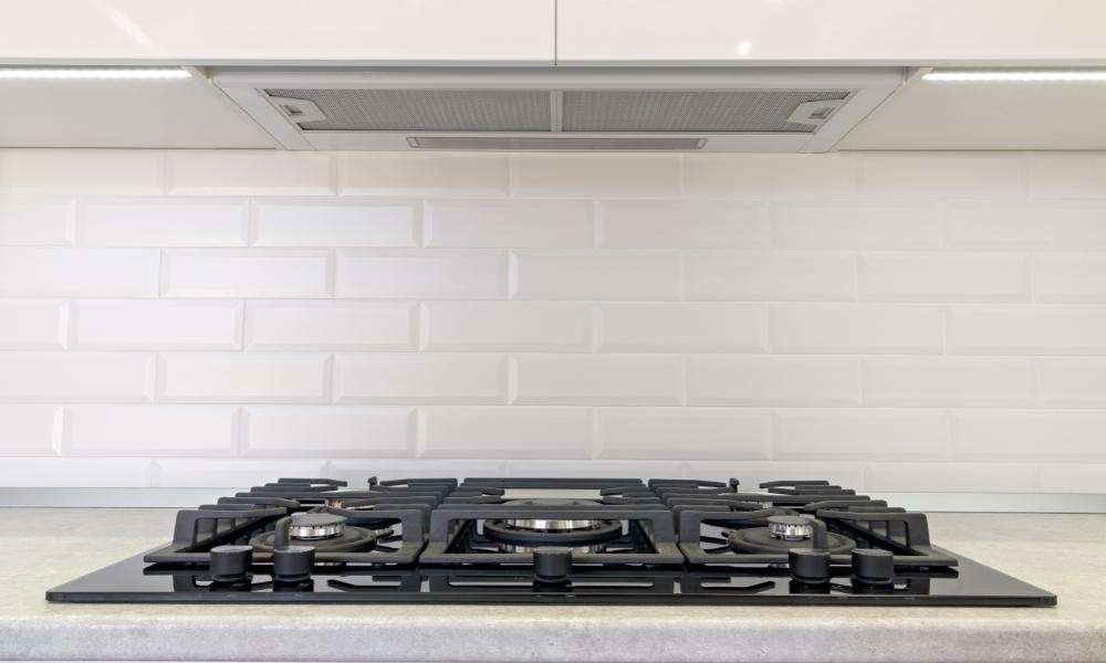 switch on chimney to maintain white kitchen