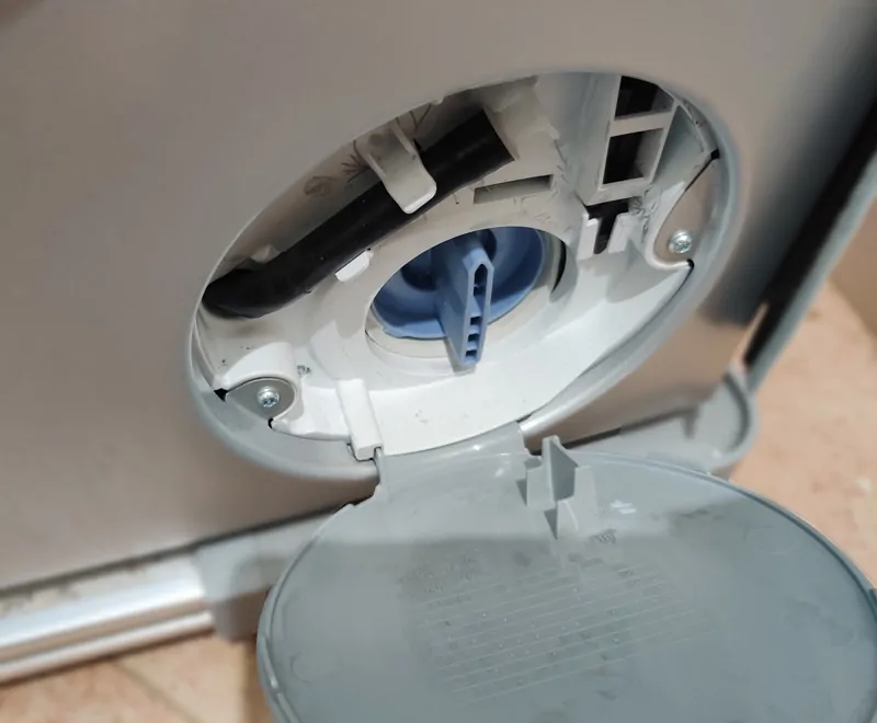 vacuum cleaner hacks- cleaning drain pump of washing machine