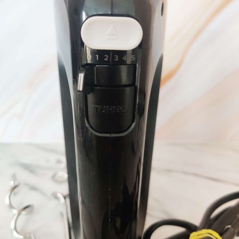 controls of Philips HR3705 which is one of the best hand blenders in India