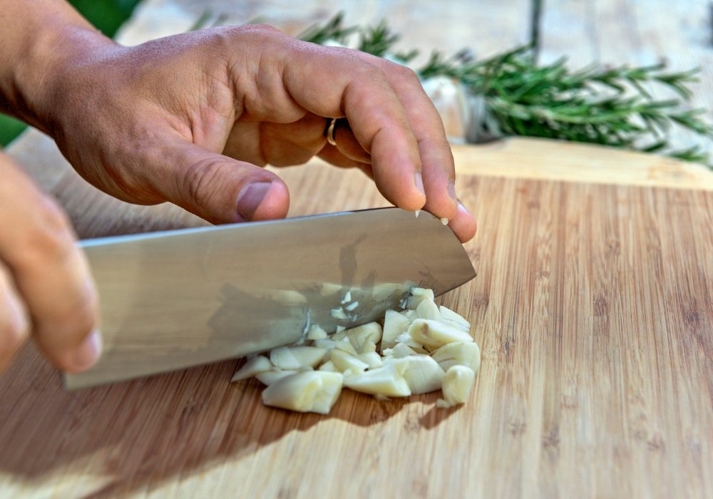 Tips To Care For Your Kitchen Knives- using right chopping board